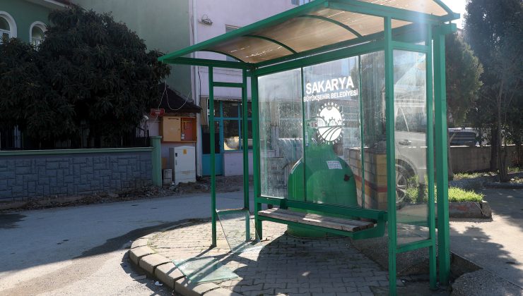 Yolcu duraklarına zarar verdiler!
