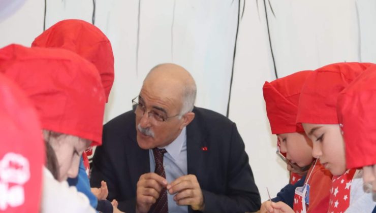 Cumhuriyet Anaokulu’nu ziyaret etti