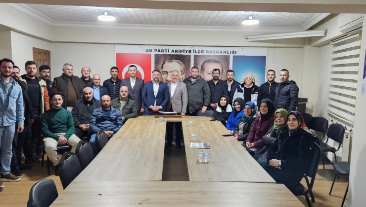 MHP Arifiye İlçeden Başkan Ünlü’ye tebrik ziyareti
