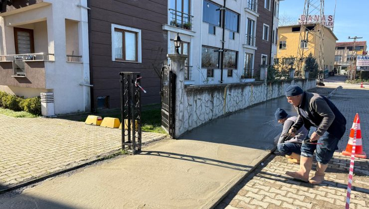 Sağlık Caddesinde beton kaldırım çalışmaları