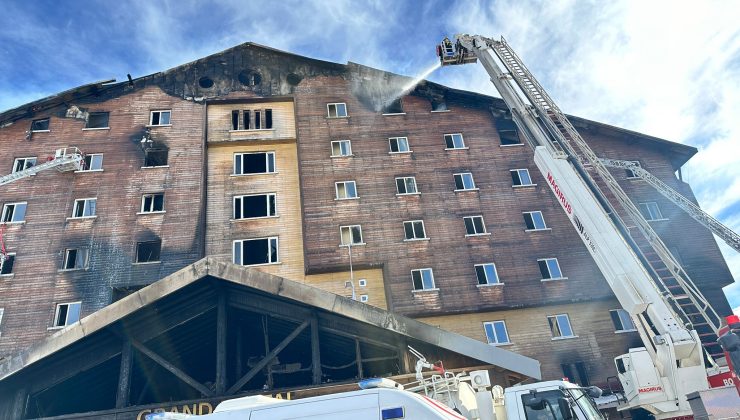 Sakarya itfaiyesi Kartalkaya’da yangına desteğe katıldı