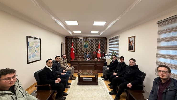 Arifiye Ak Gençlikten Kaymakam ve Başkana ziyaret