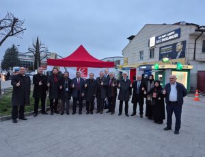 Yeniden Refah’tan Arifiye’de Ak Partili hatıra fotoğrafı