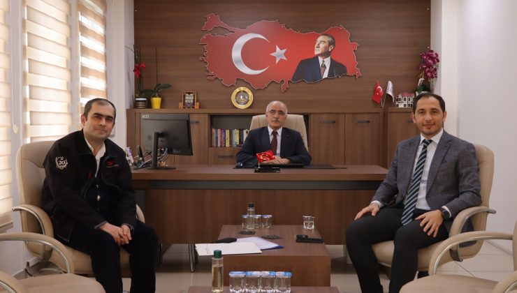 Müdür Yüksel Gülaç’ı makamında ziyaret etti.