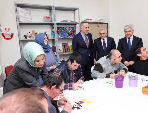 Bakan Göktaş,Arifiye Bakım Rehabilitasyon Merkezini ziyaret etti.