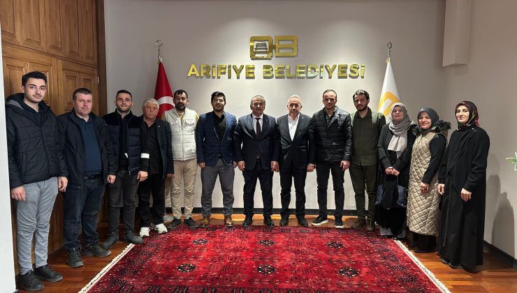 AK Parti Arifiye İlçe Teşkilatından Başkan Karakullukçu’ya ziyaret