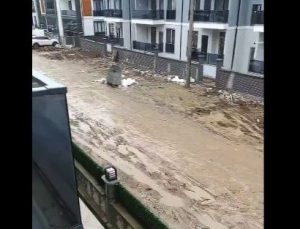 Derviş Sokak çamur, bataklık halinde!