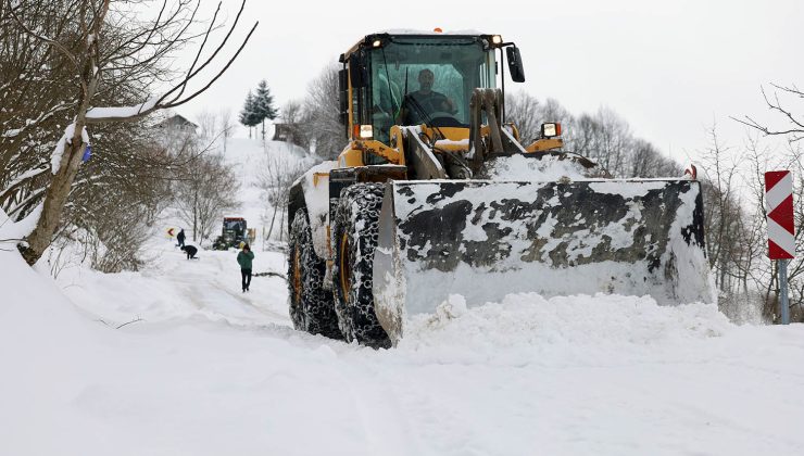 24 grup yolu ulaşıma açıldı