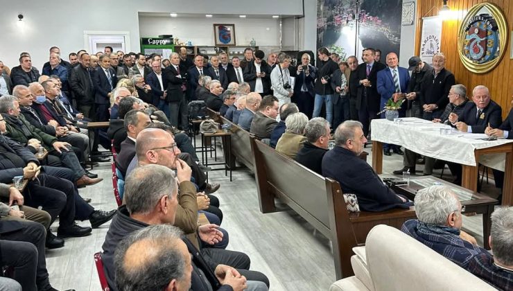 Sakarya Trabzonlular’da Prof. Dr. Fehmi Çelebi, görevini Kartal’a devretti.