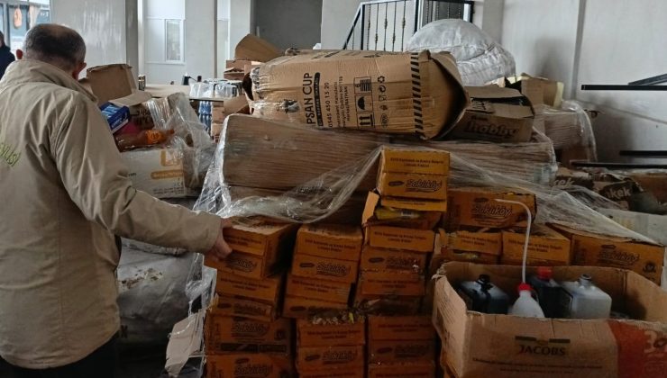 Arifiye’de son kullanma tarihi tarihi geçmiş gıda ürünleri tespit ettiler.