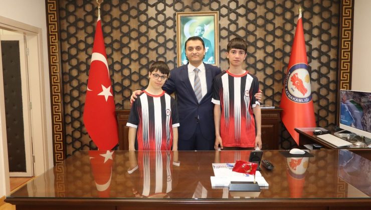 Özel Eğitimin Şampiyon Öğrencileri Kaymakam Pınar’ı ziyaret etti