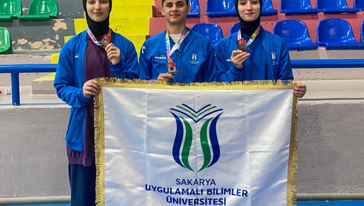 SUBÜ öğrencilerinden Taekwondo’da 3 madalya