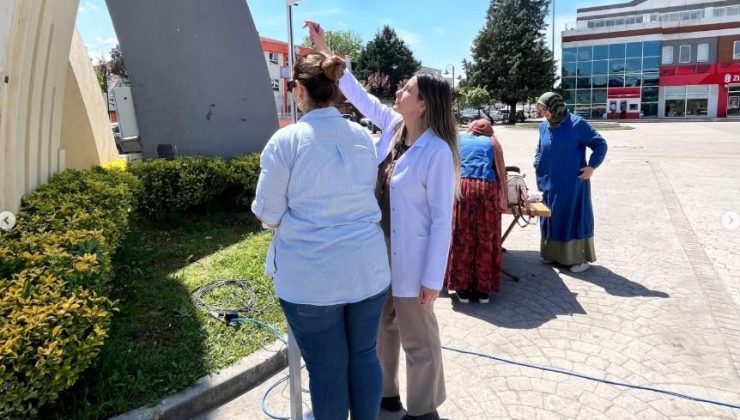 İlçe Sağlık Müdürlüğünden vatandaşın boy -kilo ölçümü için stand