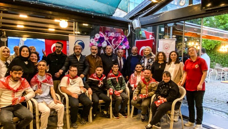 Özel gereksinimli gençlere asker kınası yakıldı