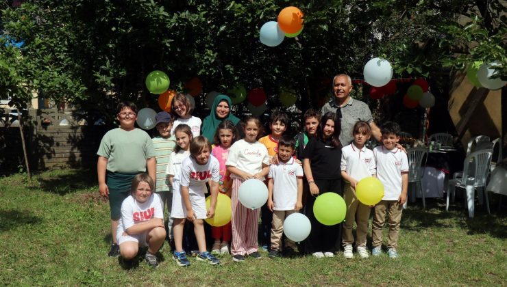 Çocukların hem yüzünü güldürdü hem de kalpleri ısıttı.