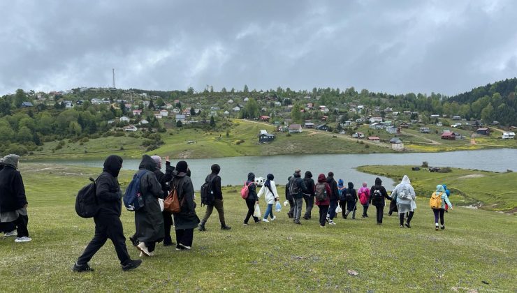 Doğa tutkunları Karagöl’ün cennet doğasını adım adım keşfetti