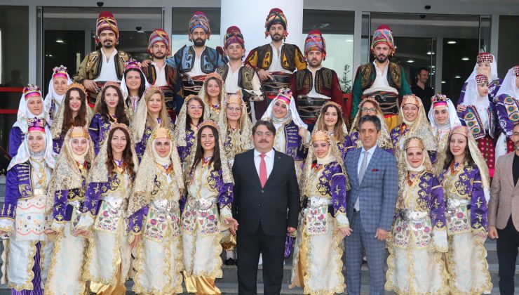 “KÖKLERDEN GELECEĞE KARDEŞLİĞİN HALK OYUNLARI” SAHNELENDİ