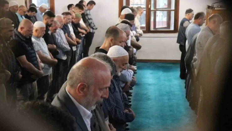 Bayram ve Cuma Namazında camiler doldu