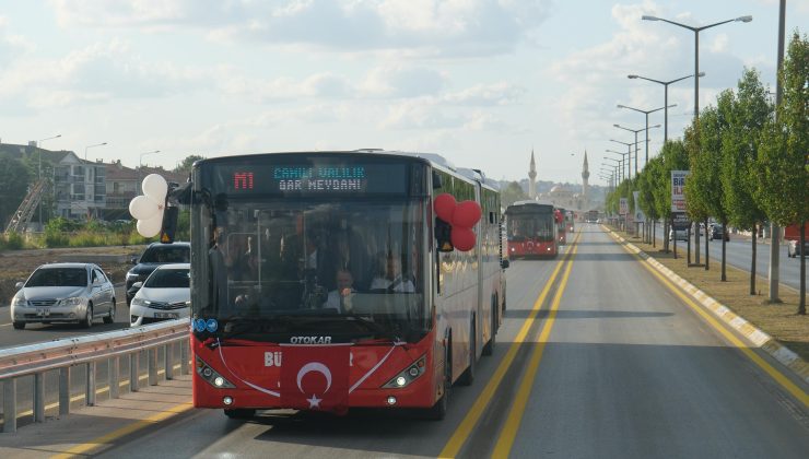 Metrobüsler seferlerine başladı