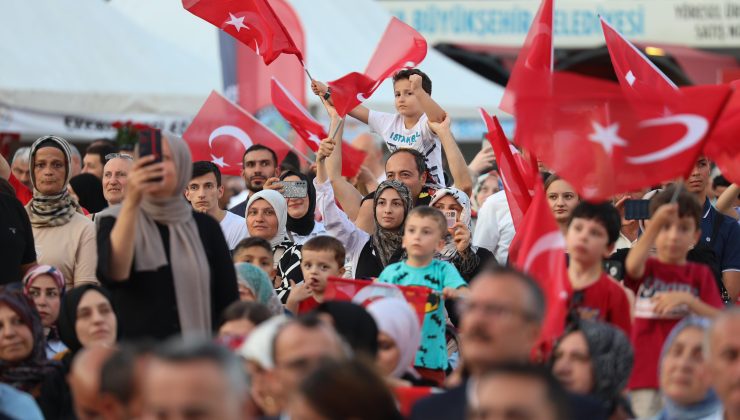 “O gece dünya, inananların vatan uğruna neler yapabileceğini izledi”