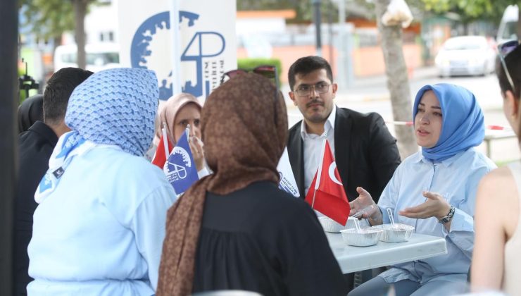 Genç Arifiyeliler Platformu’nun Aşure standını ziyaret etti