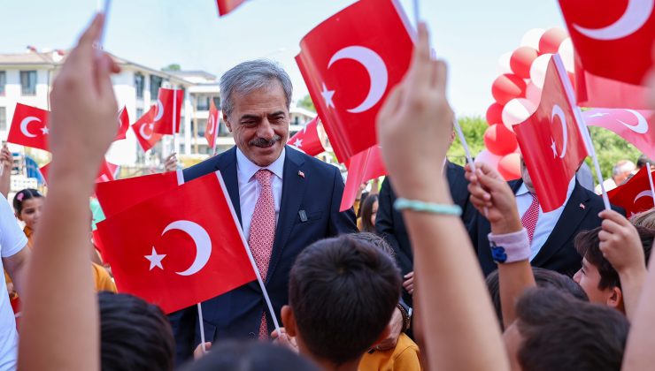 Başkan Yusuf Alemdar okulla ilk kez tanışan miniklere başarılar diledi