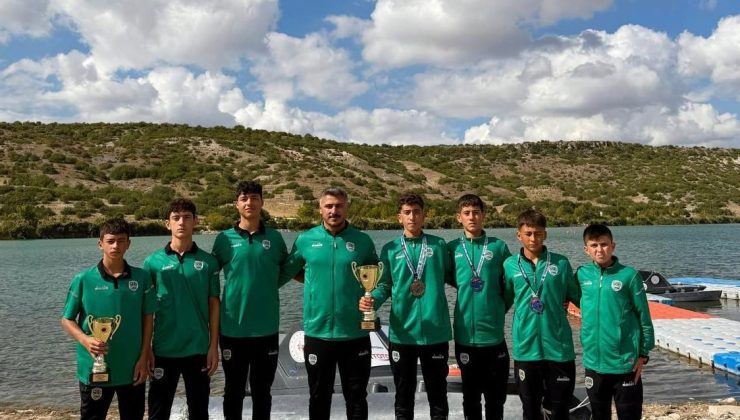 Eskişehir’de ikincilik kupasını kaldırdılar