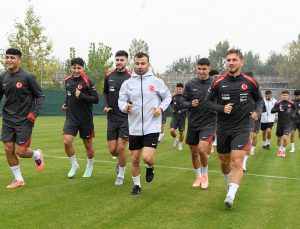 Ümit Milli Takım, çalışmalarını Arifiye Belediyesi Müselles Futbol Sahası’nda sürdürdü