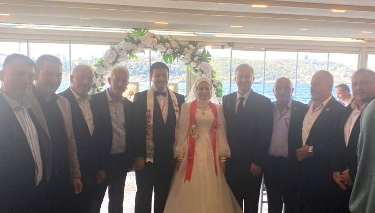 ”Arifiye’den Sevenleri Mutlu Gününde Yanında oldular”