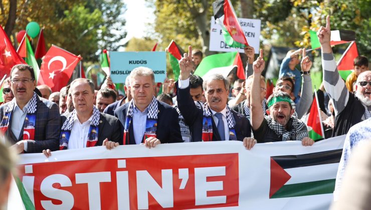 Sakarya’da binlerce kişi kol kola ‘Özgür Filistin’ için yürüdü