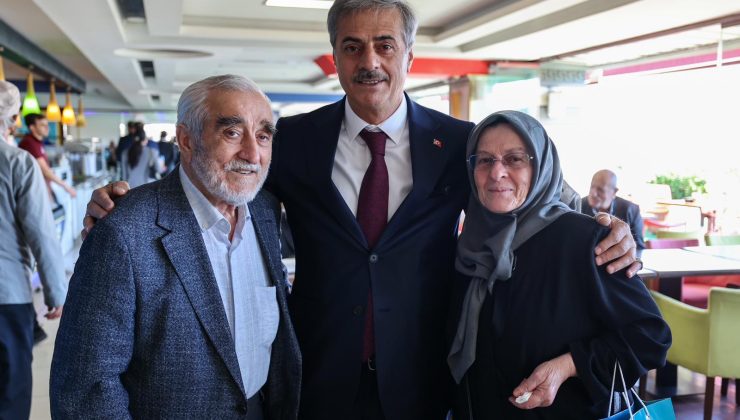Başkan Yusuf Alemdar eli öpülesi büyüklerle