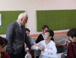 İlçe Millî Eğitim Müdürü Hacıköy İlkokulu ve Ortaokulunu ziyaret etti.