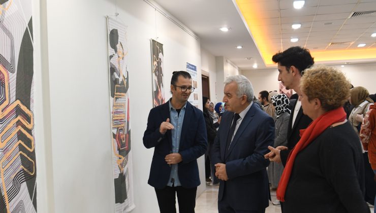 Manisa yöresinin motifleri modern tasarımla Sakarya Üniversitesinde buluştu.