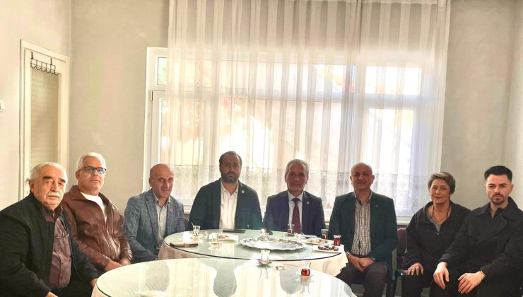 Arifiye Muhtarlar Derneğinden CHP İlçeye ziyaret