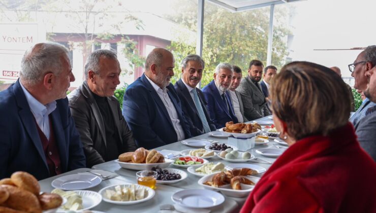 Muhtarlara toplu taşımayı anlattı