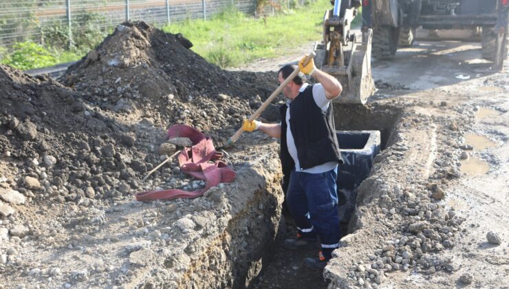 Yağmur suyu hat çalışmalarına devam ediliyor.