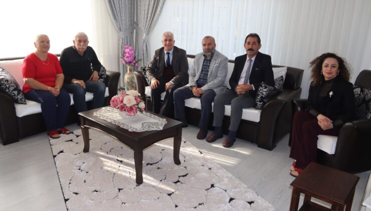 Arifiye’nin Eğitimde Emekdarı Nazmi Erman’a evinde ziyaret