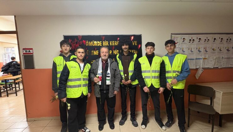 Arifiye Ak Gençlik Öğretmenleri Unutmadı