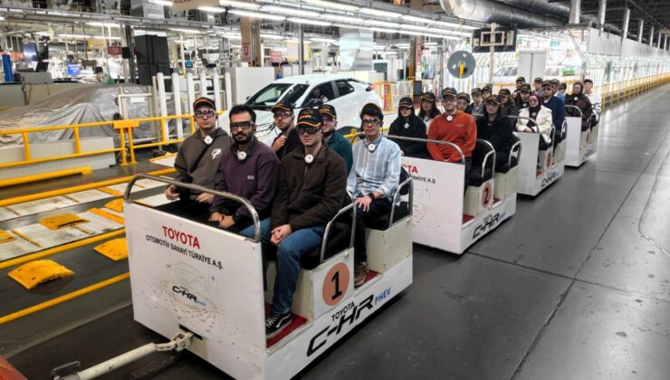 Toyota Türkiye’nin üretim süreçlerini gözlemlediler