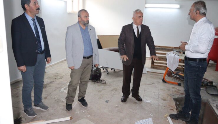 Arifiye Mesleki Eğitim Merkezini ziyaret etti.