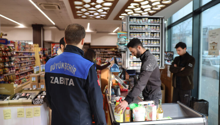 Sahaya inip marketleri tek tek incelediler