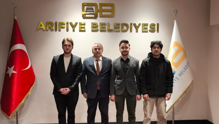 Arifiye Ak Gençlik’ten Başkan Karakullukçu’ya ziyaret