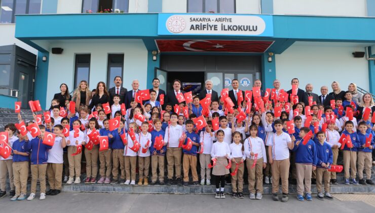 Vali Rahmi Doğan, Arifiye İlkokulu’nda eğitim faaliyetlerini inceledi