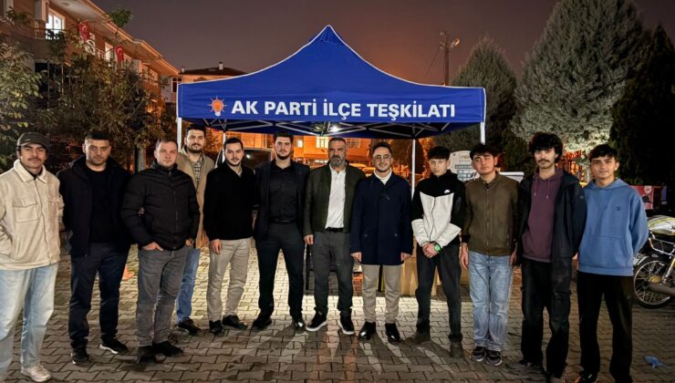 Öğrencilere sıcak çorba ikram ettiler