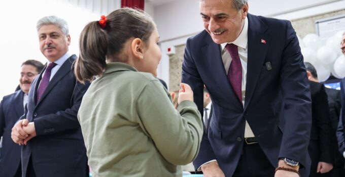 Yusuf Alemdar çocukların karne sevincini paylaştı