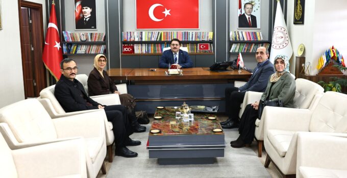 Türkiye Yazarlar Birliği Sakarya Şubesi yeni yönetimi ziyaretlerine başladı.