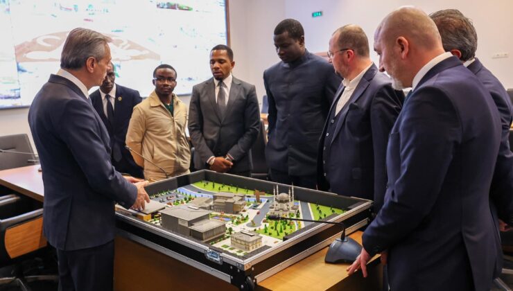 Gambiya heyeti Sakarya Büyükşehir Belediyesi’nde ağırlandı