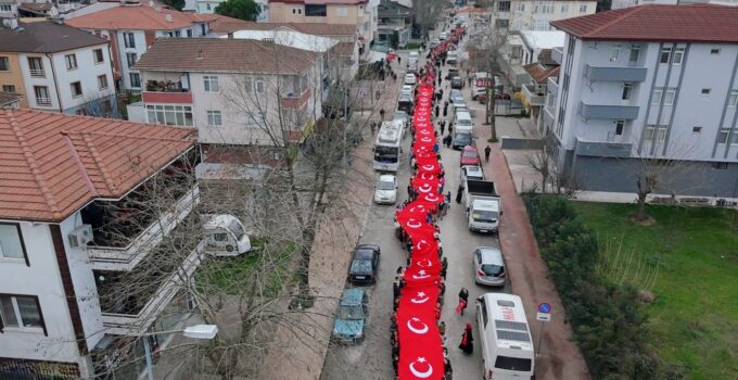 Arifiye Bekir Sıtkı’dan Türk Bayrağı Onuruna Şanlı Yürüyüş