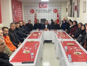 MHP Arifiye İlçe Teşkilatı’nı ziyaret ettiler.