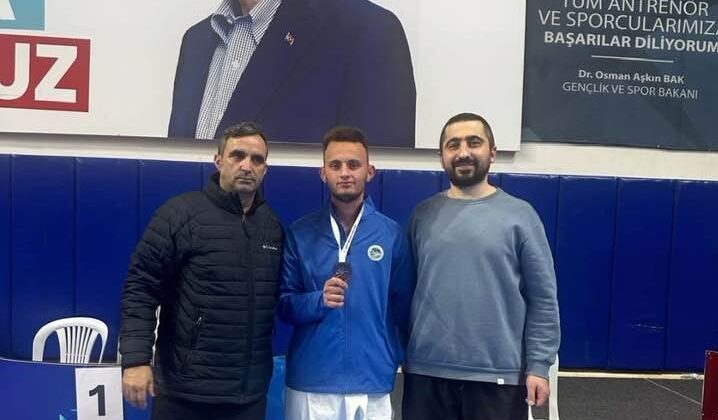 Sakarya Atılgan Spor Kulübü madalyalar ile döndü